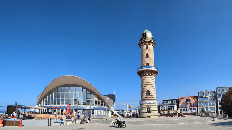 Alter Leuchtturm Warnemünde..jpg