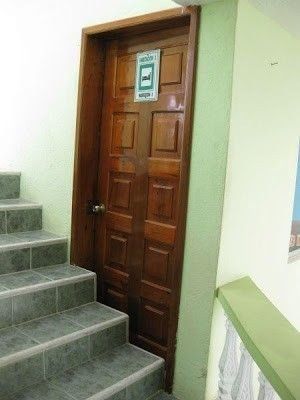 puerta-escalones.jpg