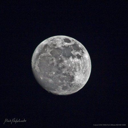 Vollmond_Abend_300mm.jpg