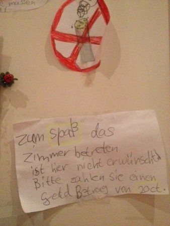 zum-spass-das-zimmer-betreten.jpg