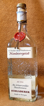 1200px-Schladerer_Vierkantflasche_Himbeergeist.jpg