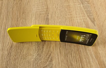 Nokia 8110 4G Banana _1a.JPG