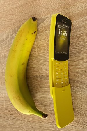 Nokia 8110 4G Banana _1b.JPG