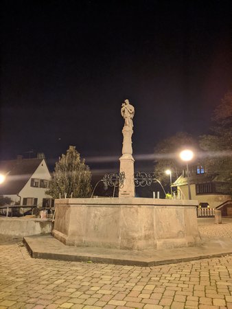 Brunnen Nachtmodus.jpg