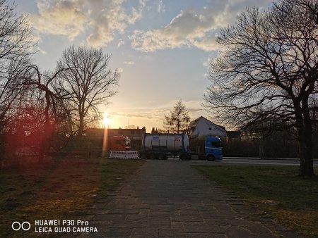 p30pro_LKW_versetzt.jpg