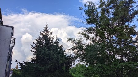 2021-07-09_Wolken-ueber-unserer-Terrasse_03.jpg