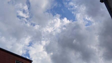 2021-07-09_Wolken-ueber-unserer-Terrasse_06.jpg