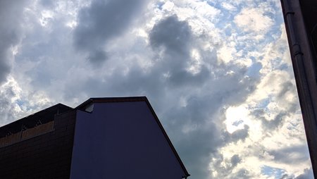 2021-07-09_Wolken-ueber-unserer-Terrasse_08.jpg