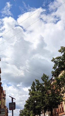 21-07-15_Nach-Tagen-des-Regens-spitzt-etwas-blau-durch-die-Wolken_07.jpg