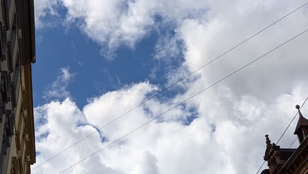 21-07-15_Nach-Tagen-des-Regens-spitzt-etwas-blau-durch-die-Wolken_09.jpg