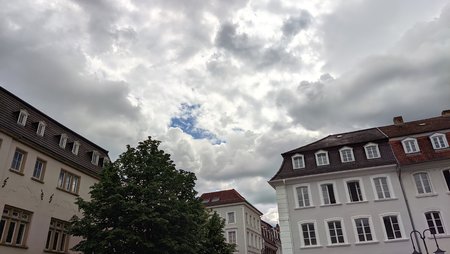 21-07-15_Nach-Tagen-des-Regens-spitzt-etwas-blau-durch-die-Wolken_11.jpg