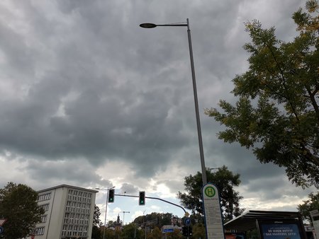 2021-10_Dunke-Wolken-ohne-Regen-in-der-Saarbruecker-Innenstadt_05.jpg