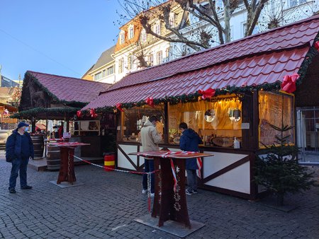 2021-11-24_Teil-des-Weihnachtsmarktes-in-der-Saarbruecker-Innenstadt_06.jpg