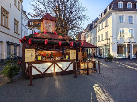 2021-11-24_Teil-des-Weihnachtsmarktes-in-der-Saarbruecker-Innenstadt_08.jpg