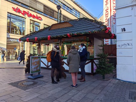 2021-11-24_Teil-des-Weihnachtsmarktes-in-der-Saarbruecker-Innenstadt_13.jpg