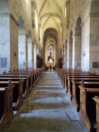 Stift_Heiligenkreuz_2_200MP_to_12MP_WithSharpening.jpg