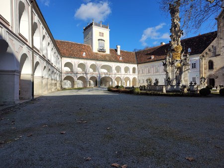 Stift_Heiligenkreuz_3_200MP_to_12MP_WithSharpening.jpg