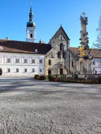 Stift_Heiligenkreuz_4_200MP_to_12MP_WithSharpening.jpg